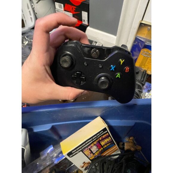 Microsoft Xbox One Wireless Controller - Black Official - Picture 2 of 2